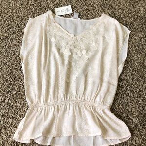 Super cute textured top